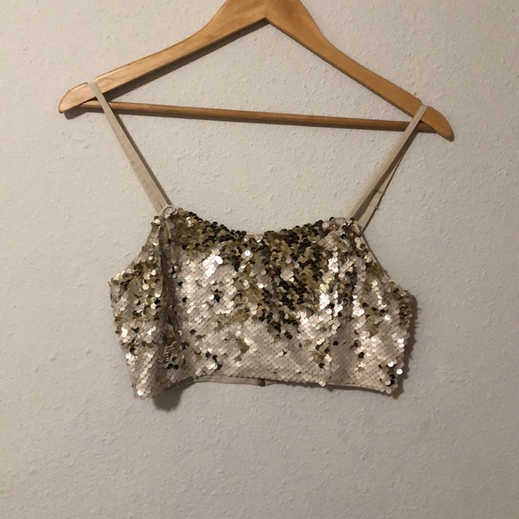 Going out tops - Picture 1 of 4